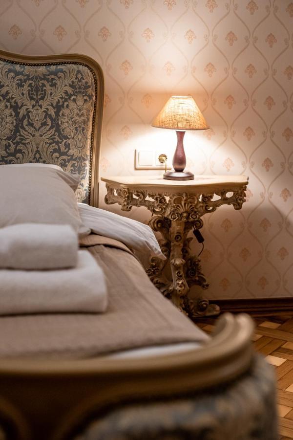 לבוב 3 Bedrooms Royal Italian Style In An Austrian Building, Parking, Balcony מראה חיצוני תמונה