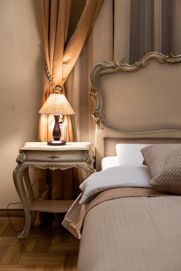 לבוב 3 Bedrooms Royal Italian Style In An Austrian Building, Parking, Balcony מראה חיצוני תמונה