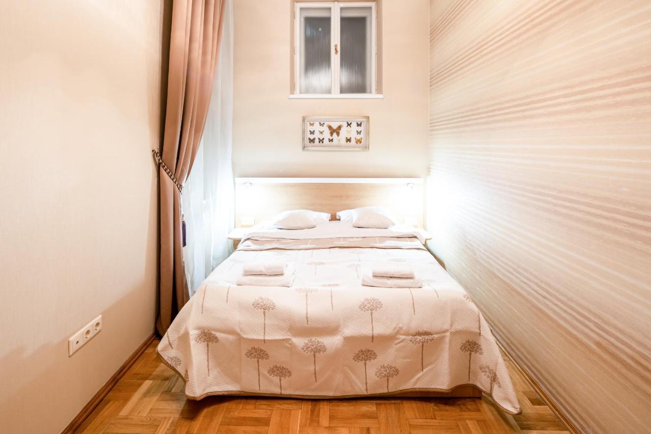 לבוב 3 Bedrooms Royal Italian Style In An Austrian Building, Parking, Balcony מראה חיצוני תמונה