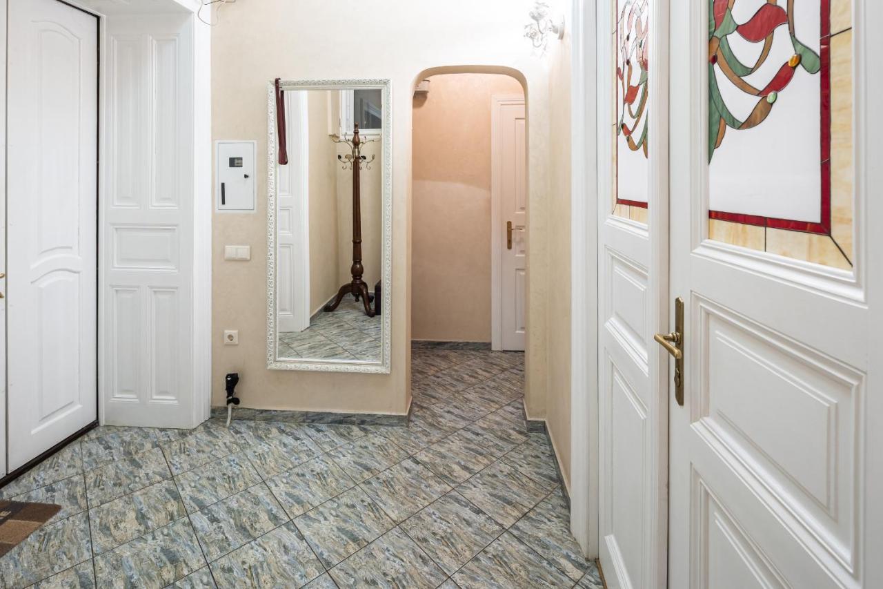 לבוב 3 Bedrooms Royal Italian Style In An Austrian Building, Parking, Balcony מראה חיצוני תמונה