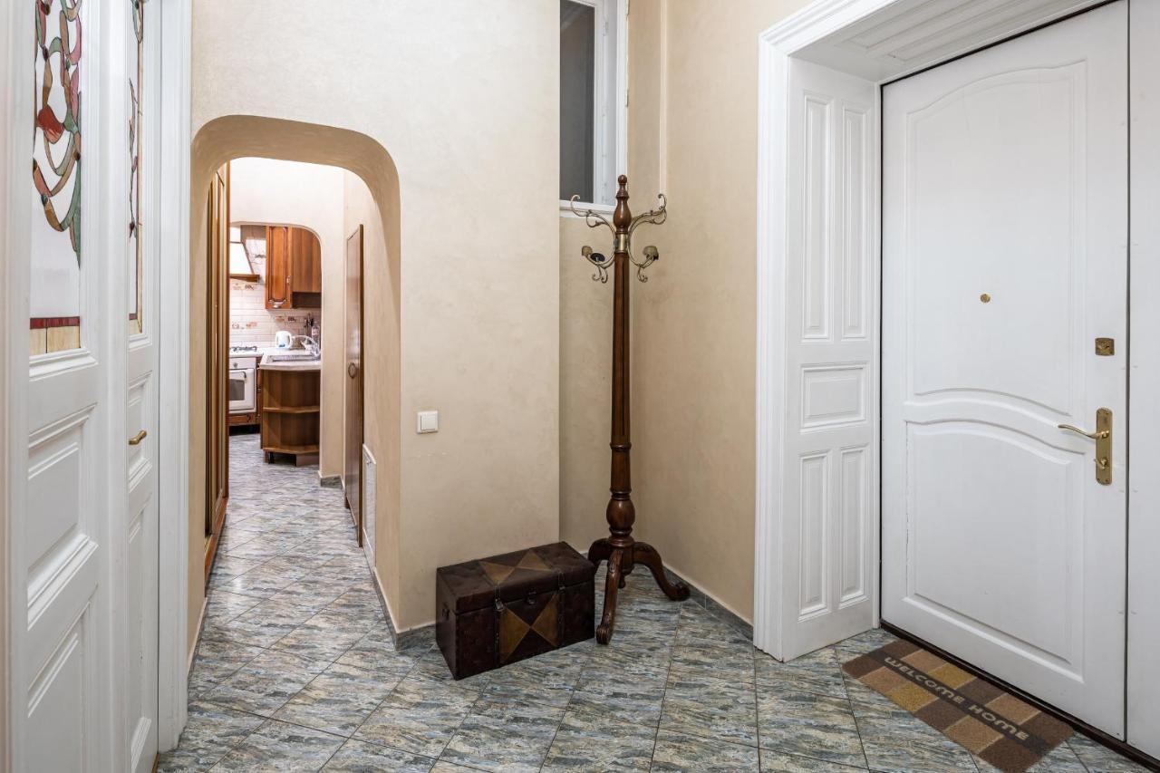 לבוב 3 Bedrooms Royal Italian Style In An Austrian Building, Parking, Balcony מראה חיצוני תמונה